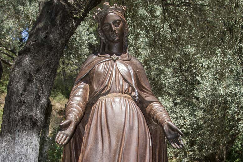 Estatua de la Virgen María