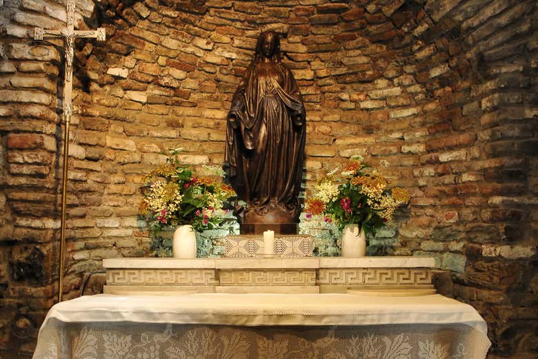 Descubriendo el interior de la Casa de la Virgen María