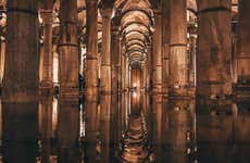 Entrada nocturna a la Cisterna Basílica con audioguía