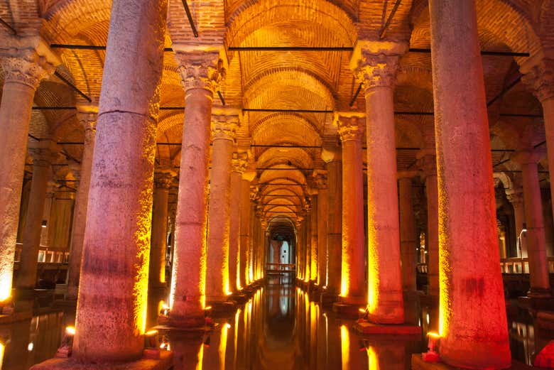Visita à Cisterna da Basílica
