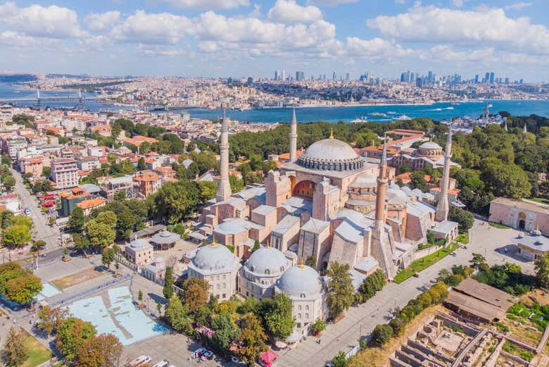 Santa Sofia decora a paisagem de Istambul