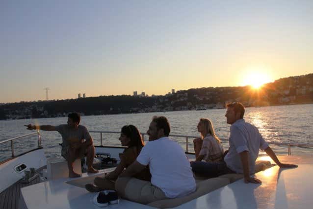 Contemplando o entardecer do barco