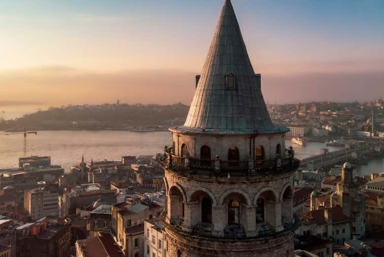 Detalles de los arcos de la Torre de Gálata