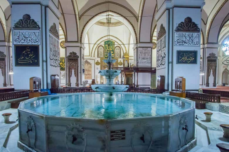 Interior de la Gran Mezquita de Bursa