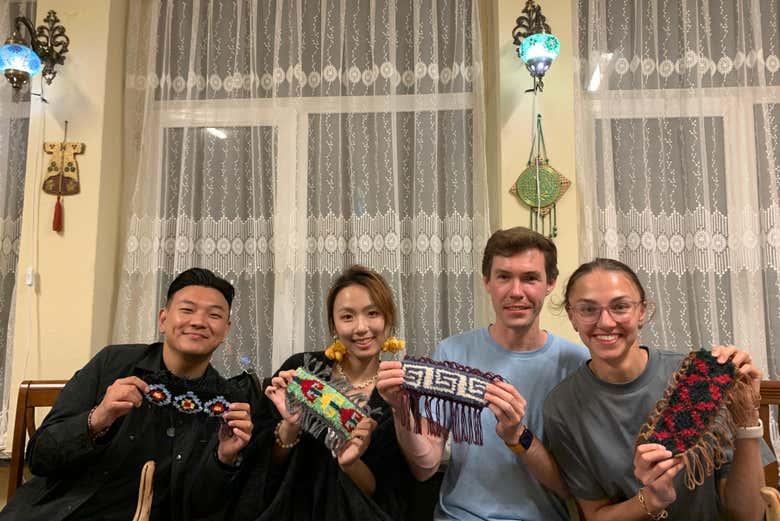 Foto de grupo con los tejidos realizados 