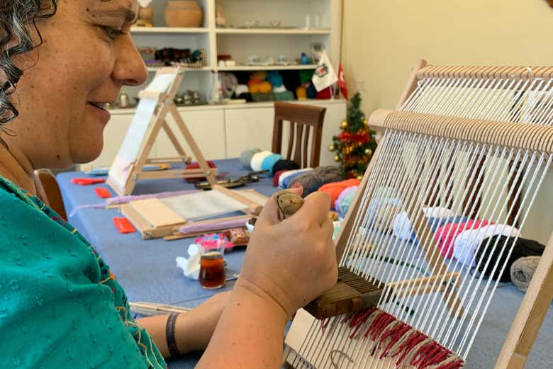 Dominando el arte del tejido tradicional con el telar