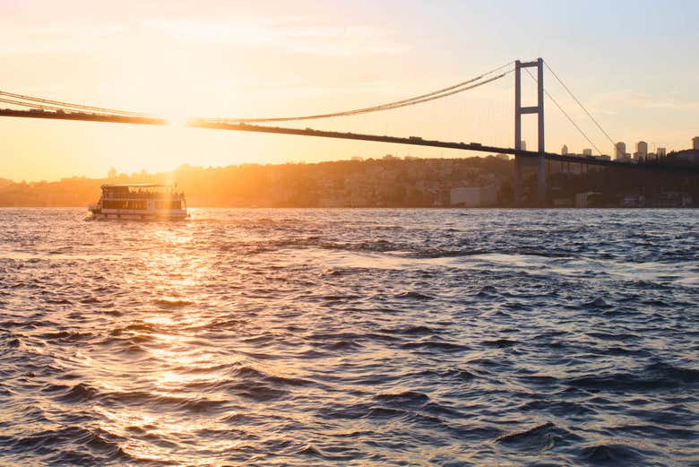 Ponte do Bósforo ao entardecer