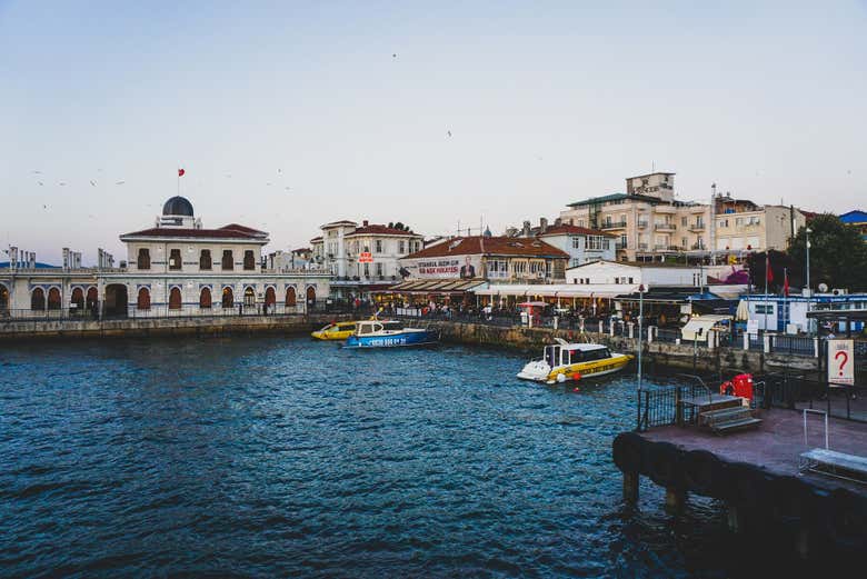 Puerto de Buyukada, la más grande de las Islas Príncipe