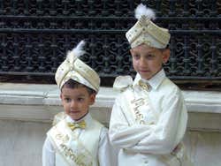Bambini pronti per la circoncisione