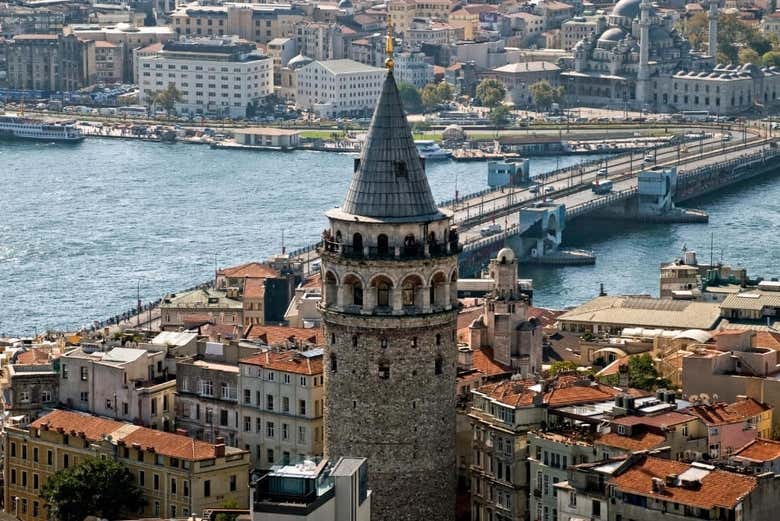 Torre de Gálata junto al Bósforo