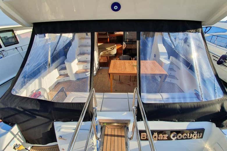 Le yacht sur lequel vous naviguerez