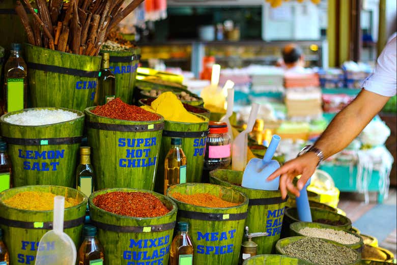 Des épices sur le marché