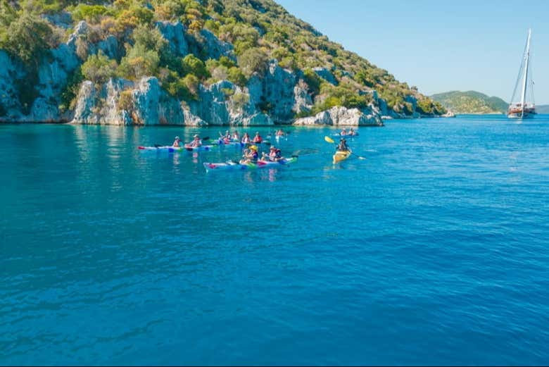Vista dell'isola di Kekova dai kayak