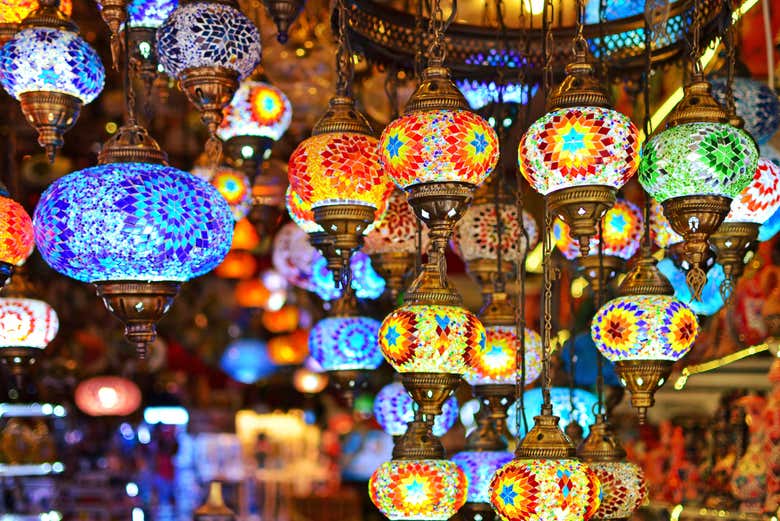 Lustres típicos no bazar de Antalya