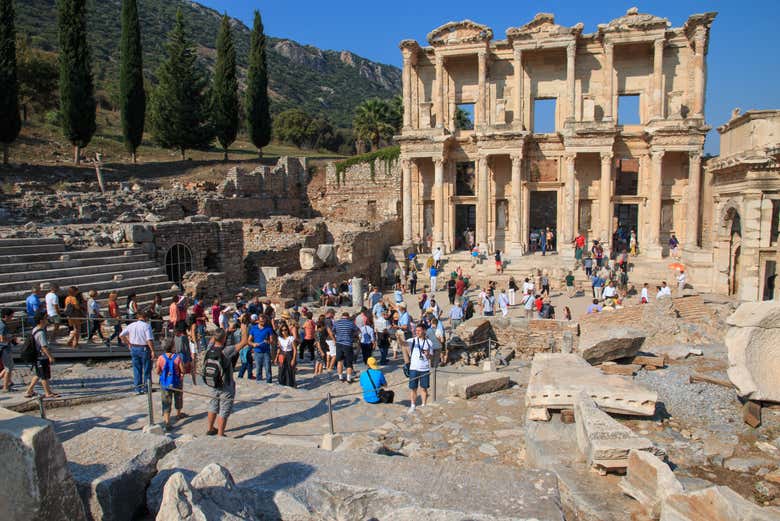 Grupo de turistas en Éfeso