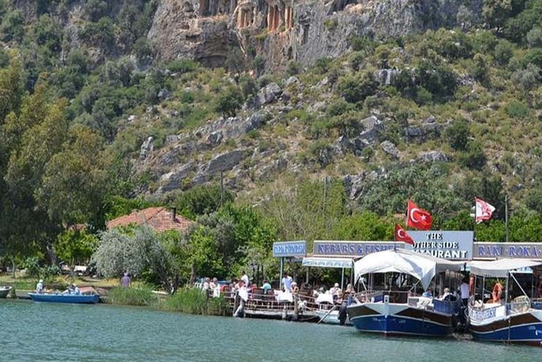 Alla scoperta di Dalyan in barca