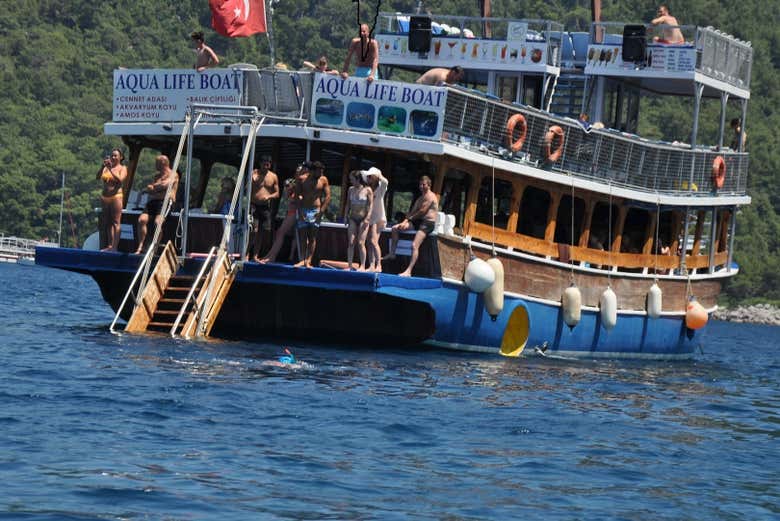 Embarcação durante a atividade