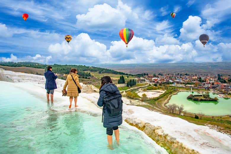 Vistas das piscinas naturais de Pamukkale