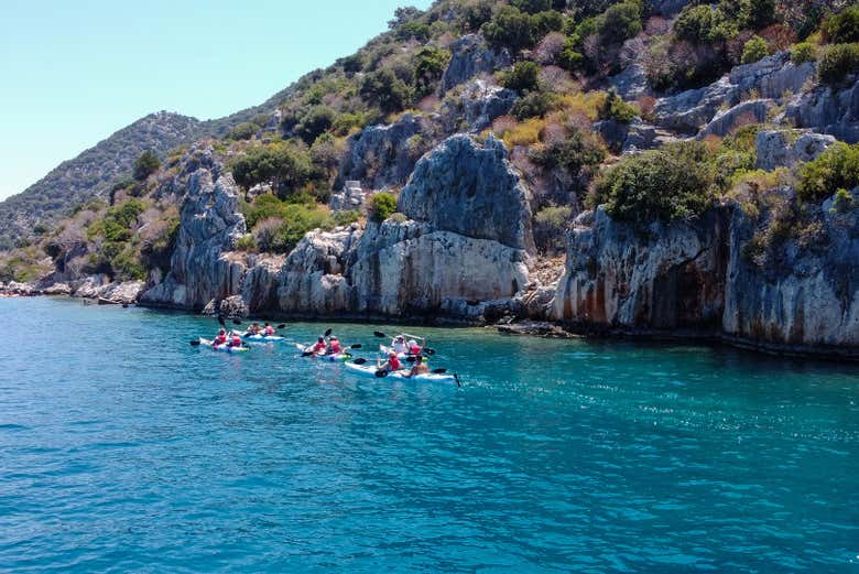 Kayaks por la costa de Kekova