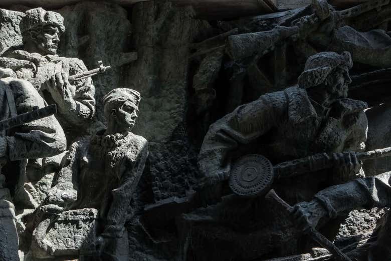 Detalle del relieve del ejército en el Museo de la Gran Guerra