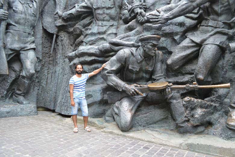 Relieves a la entrada del Museo de la Gran Guerra Patriótica