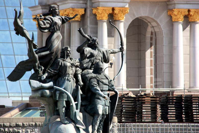 Monumento a los Fundadores de Kiev
