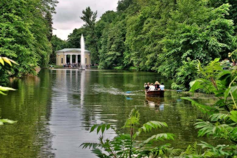 Passeando de barco pelo Sofiivka Park