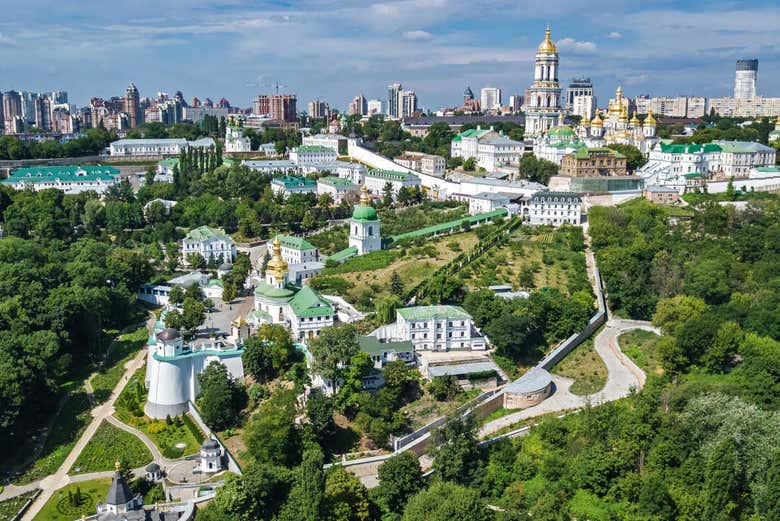 Sobrevolando el Monasterio de las Cuevas de Kiev