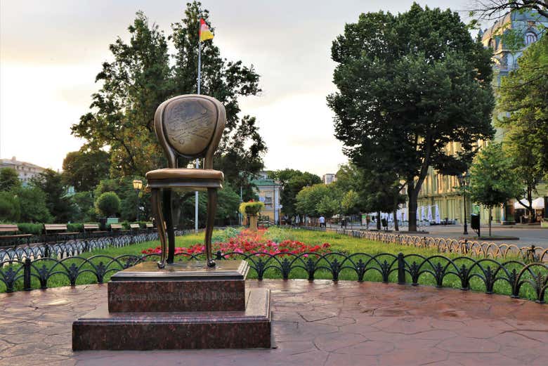 Monumento a las 12 Sillas