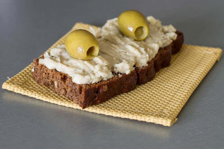 Vorschmack, or herring on toast