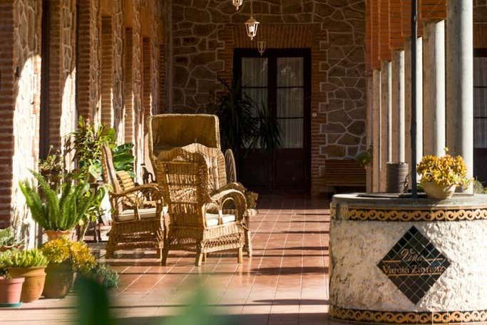 Patio de la bodega Viña Varela Zarranz