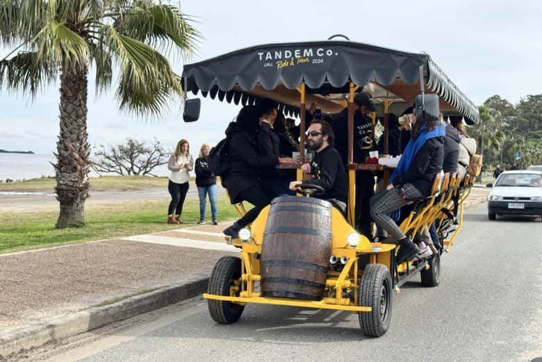 Paseando en la Rambla Costanera junto al Río de la Plata