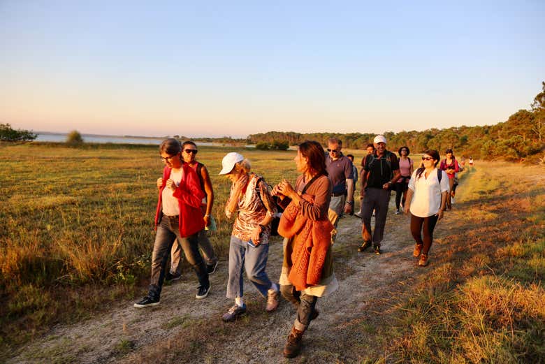 Walking along the trails of the Garzón lagoon