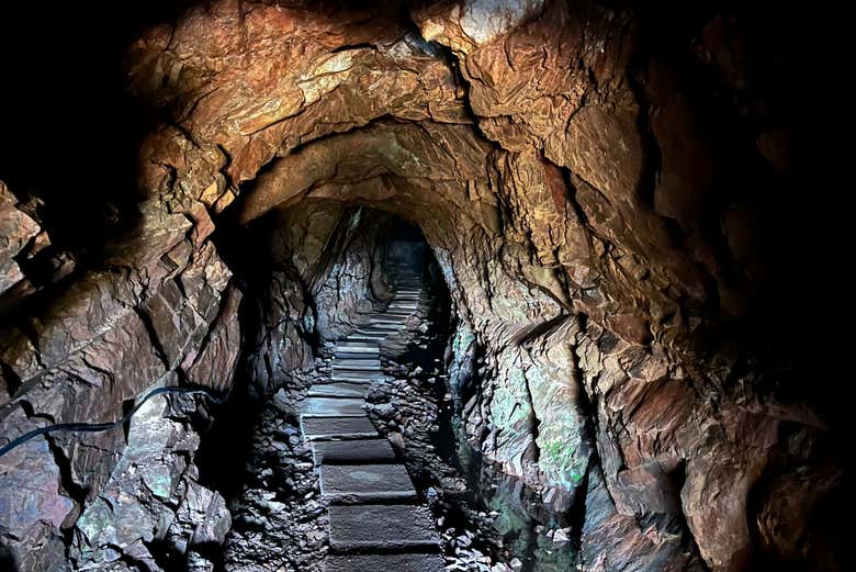 Visitaremos uma antiga galeria subterrânea