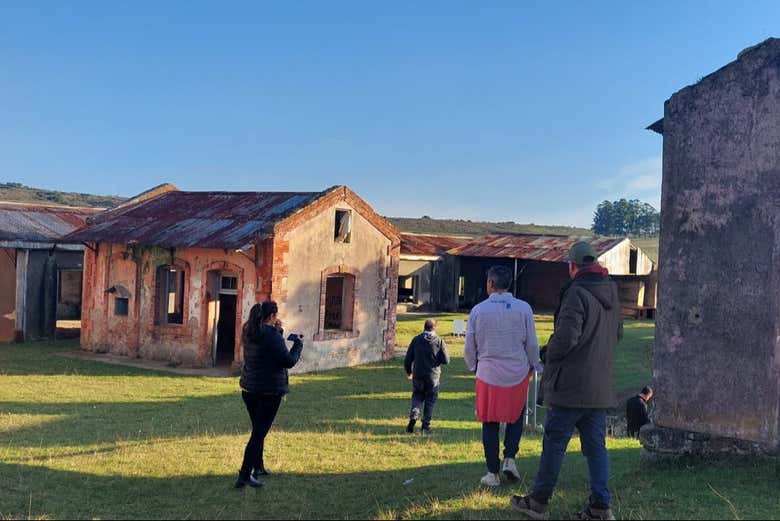 Explorando o povoado de Santa Ernestina