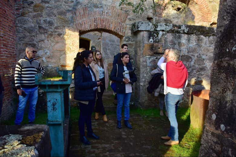 Atentando às explicações do guia em Cuñapirú