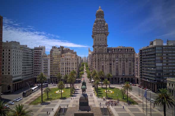 walking tour montevideo uruguay