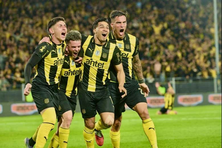 Festejo de goles del Peñarol