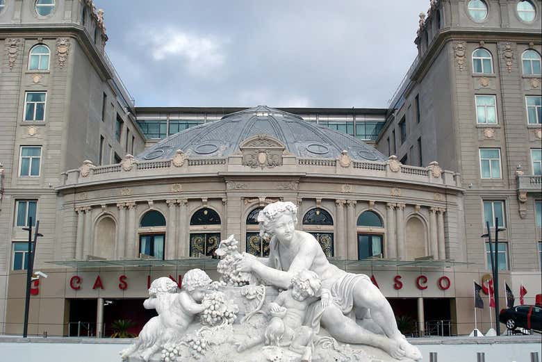 Frente al Hotel Casino Carrasco