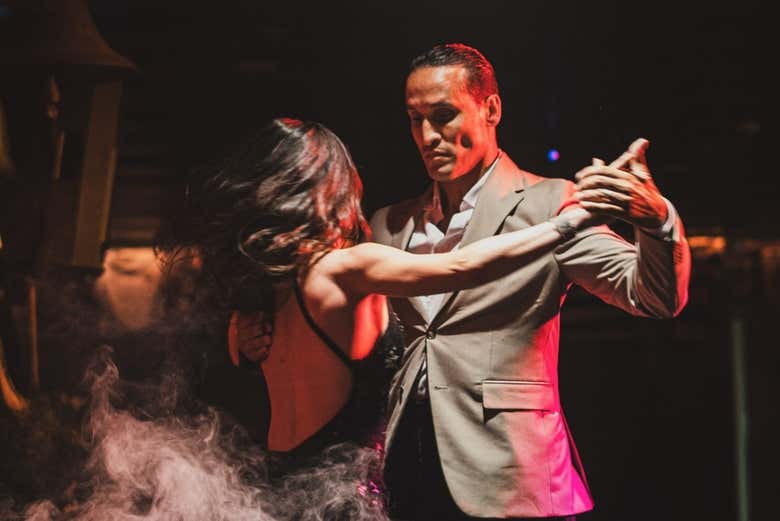 Clase de tango con bailarines profesionales