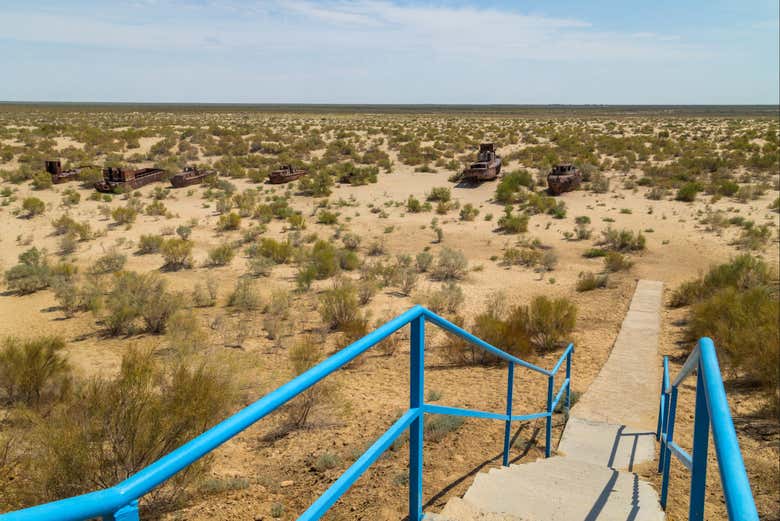 Panorámica del cementerio de barcos de Moynaq