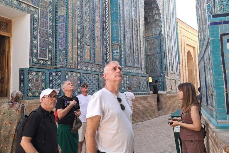 Escutando as explicações da guia