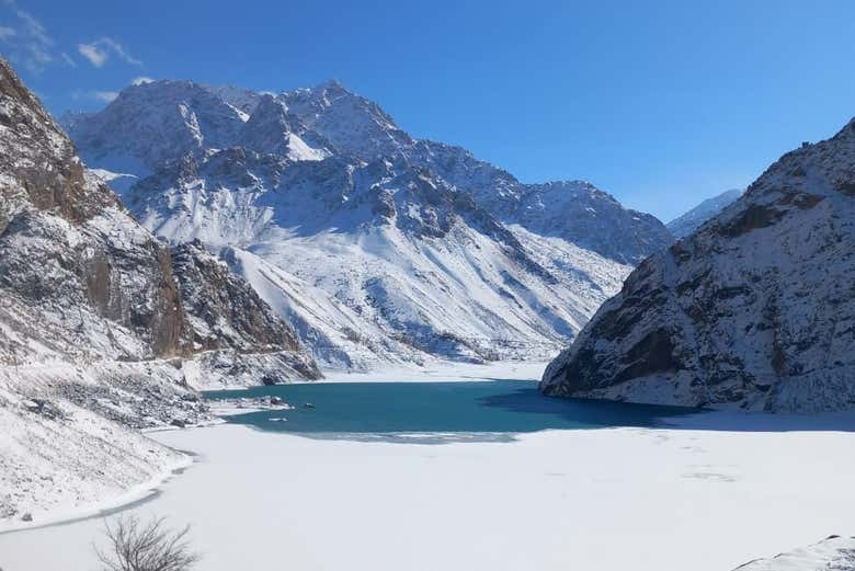 El paisaje en los montes Fann durante el invierno
