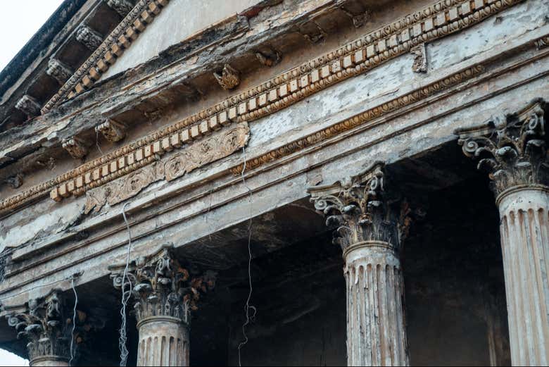 Uno de los impresionantes mausoleos del cementerio
