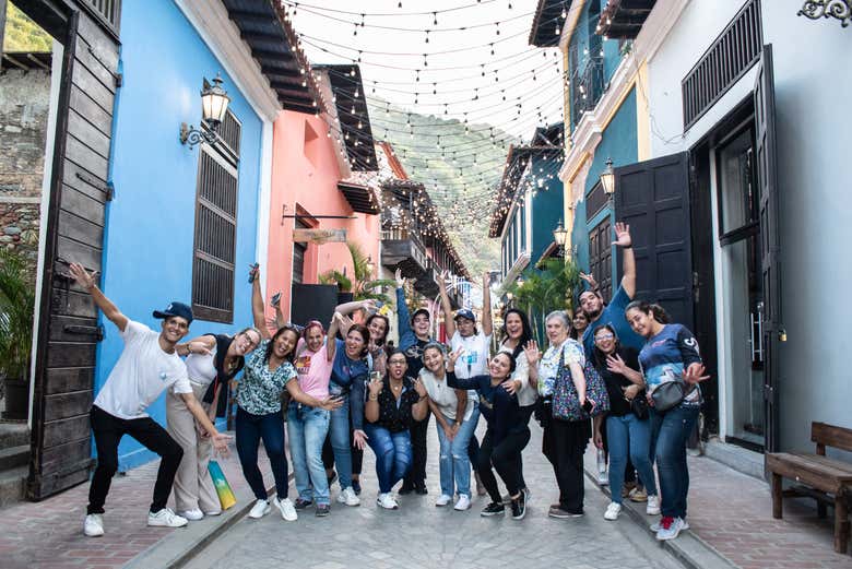 ¡Foto de grupo en las calles de La Guaira!