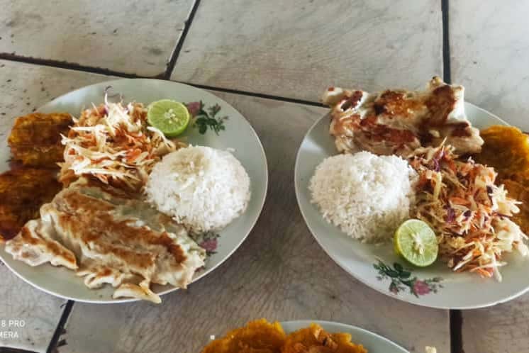 Due piatti di cibo tipico dell'isola Margarita