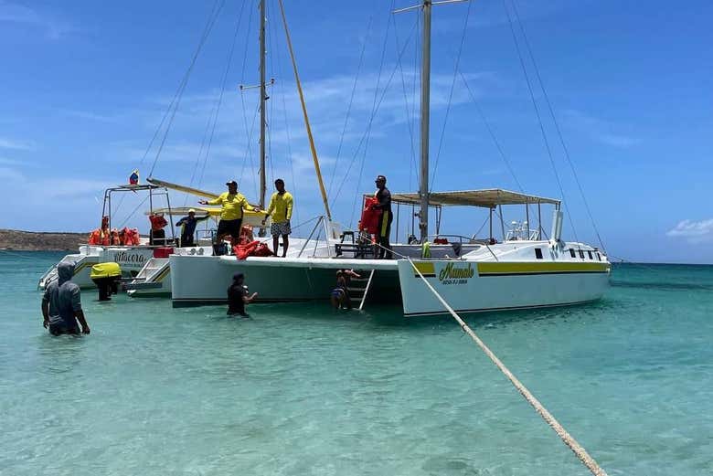 Tripulación en el catamarán