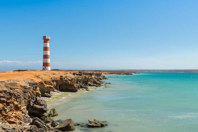 Faro en la costa de la isla de Cubagua