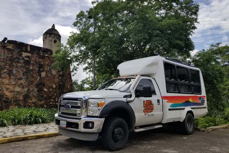 El vehículo es abierto para que disfrutéis del paisaje