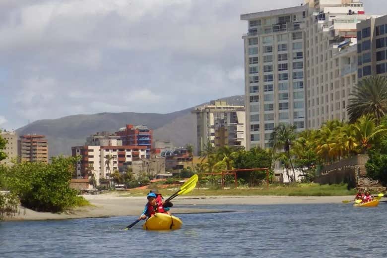Explorez la lagune El Morro en kayak